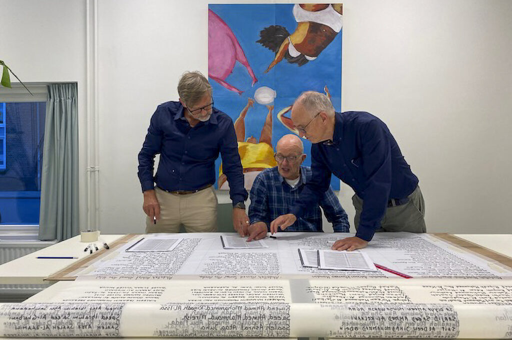 Het schrijven van de namen in Utrecht. Foto: Maria van der Hoeven