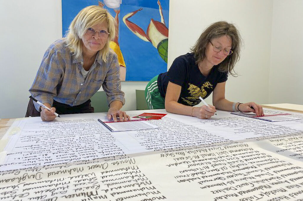 Het schrijven van de namen in Utrecht. Foto: Maria van der Hoeven