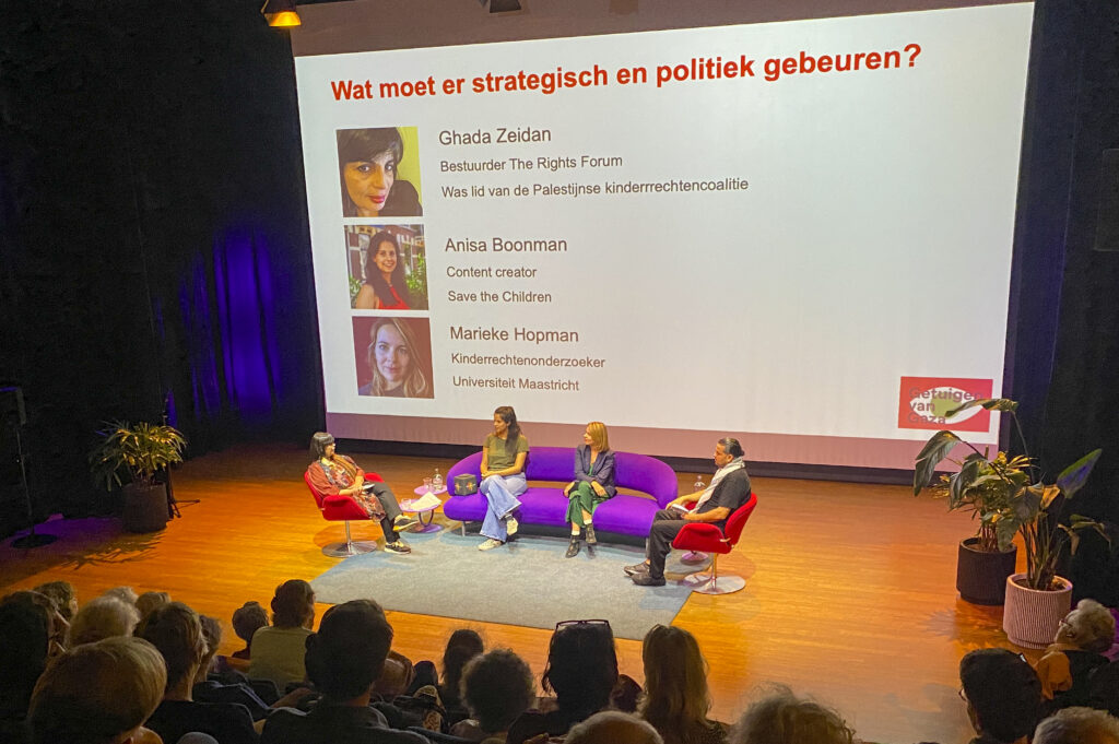 Ghada Zeidan, Anisa Boonman en Marieke Hopman over wat er moet gebeuren, onder leiding van moderator Cemil Yilmaz. Foto: Pam van der Veen